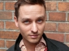tom-schilling-spricht-fuer-hoerpol-die-hoerstationen-america-pissed-on-without-me-foto-hans-ferenz